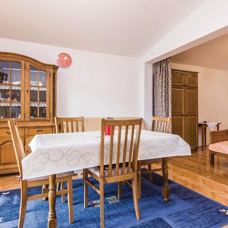 4 Bedroom Awesome Apartment In Starigrad Екстериор снимка