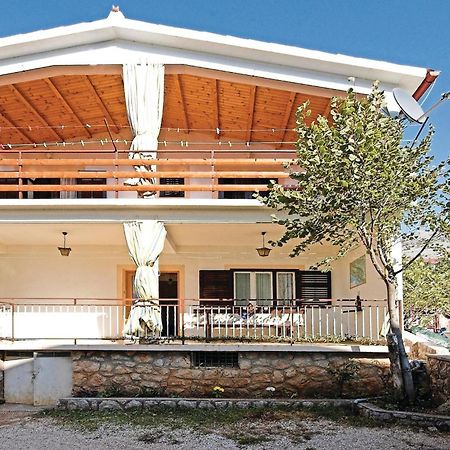 4 Bedroom Awesome Apartment In Starigrad Екстериор снимка