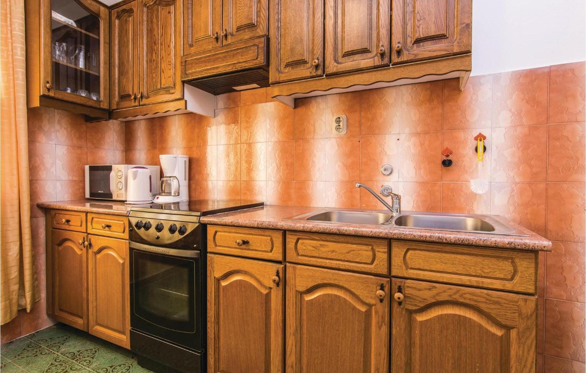 4 Bedroom Awesome Apartment In Starigrad Екстериор снимка