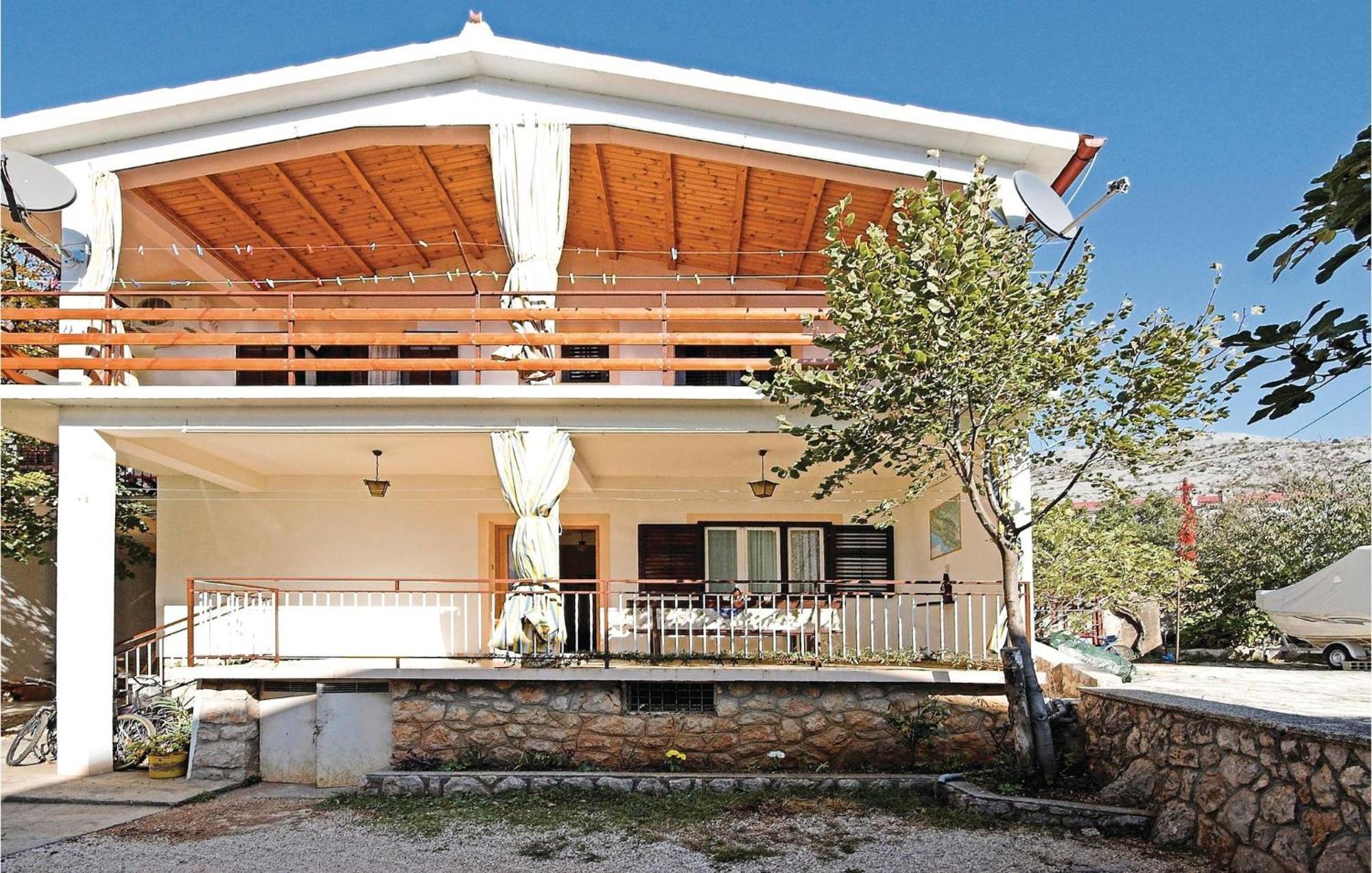 4 Bedroom Awesome Apartment In Starigrad Екстериор снимка